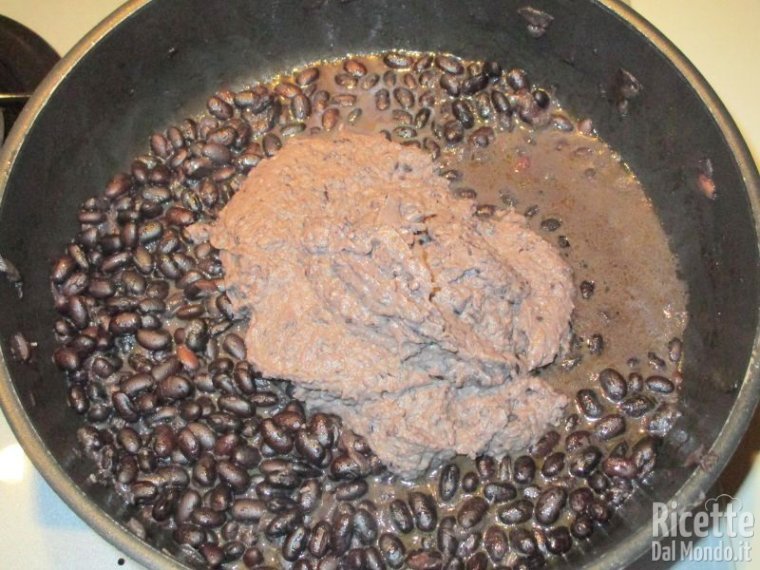 Crema di fagioli neri - frijoles refritos 8
