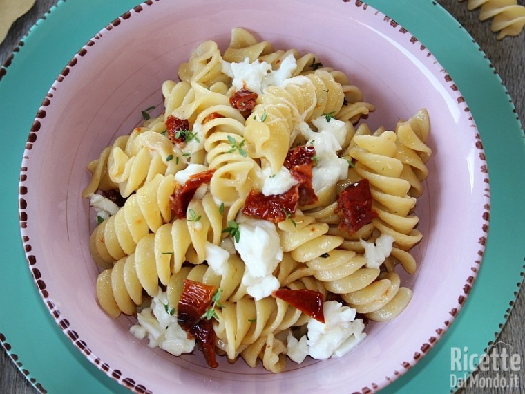 Ricetta fusilli con pomodori secchi e burrata