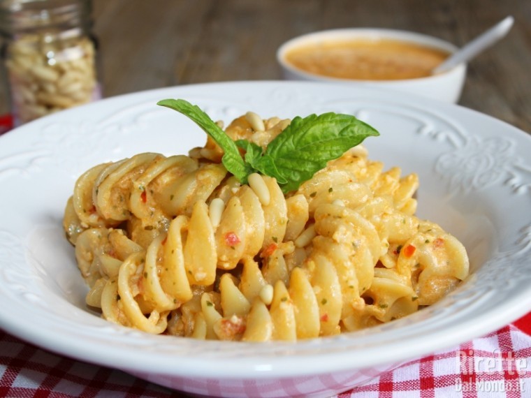 Ricetta fusilli con pesto alla siciliana