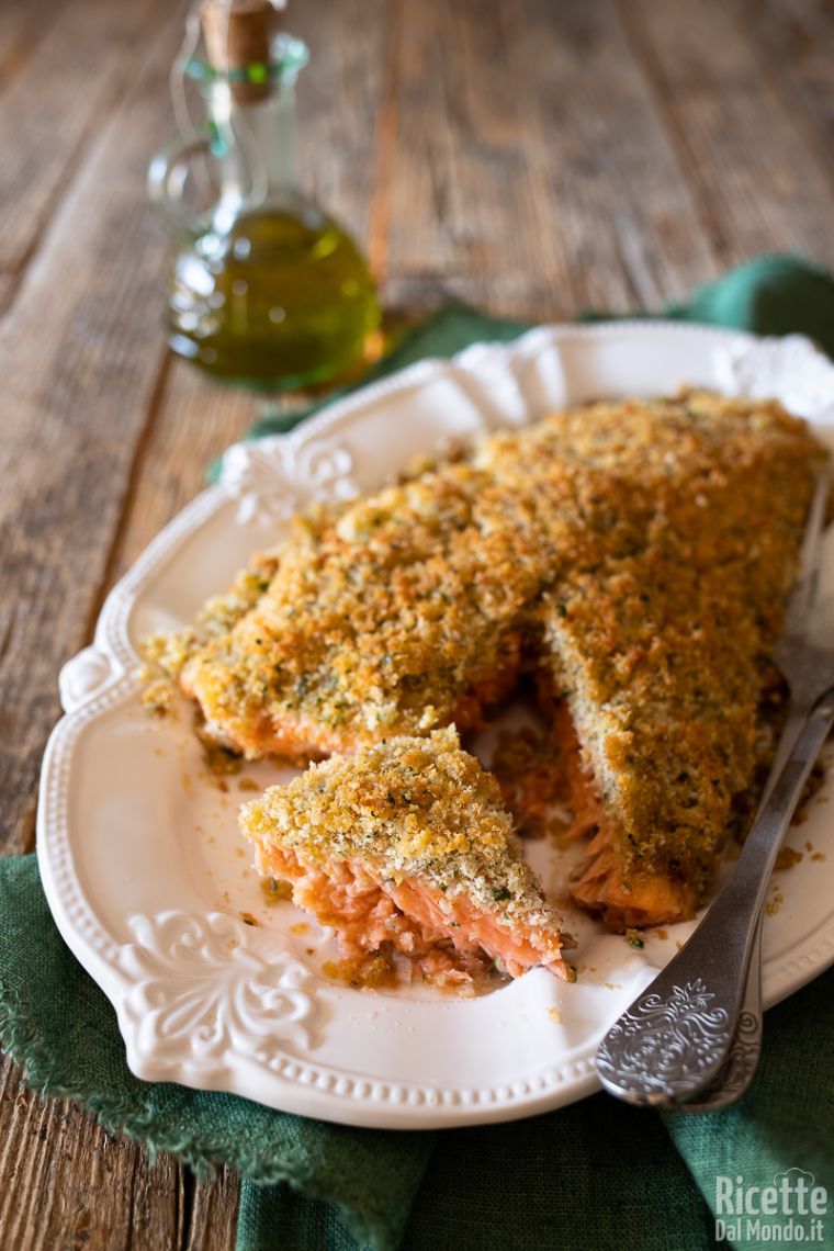 Come fare il filetto di salmone gratinato, tenero e succoso