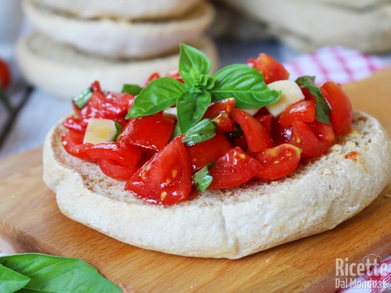 Ricetta freselle al pomodoro