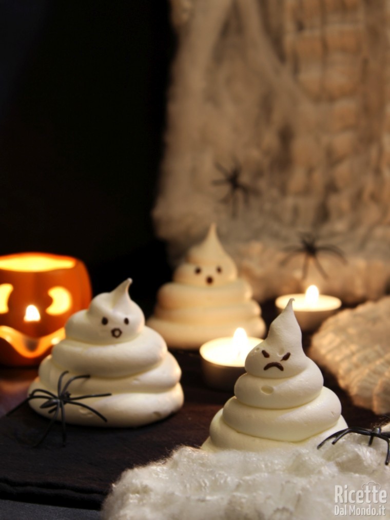 Come fare i fantasmi di meringa di Halloween