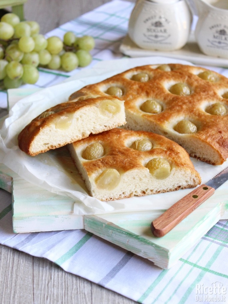 Come fare la focaccia dolce di uva bianca