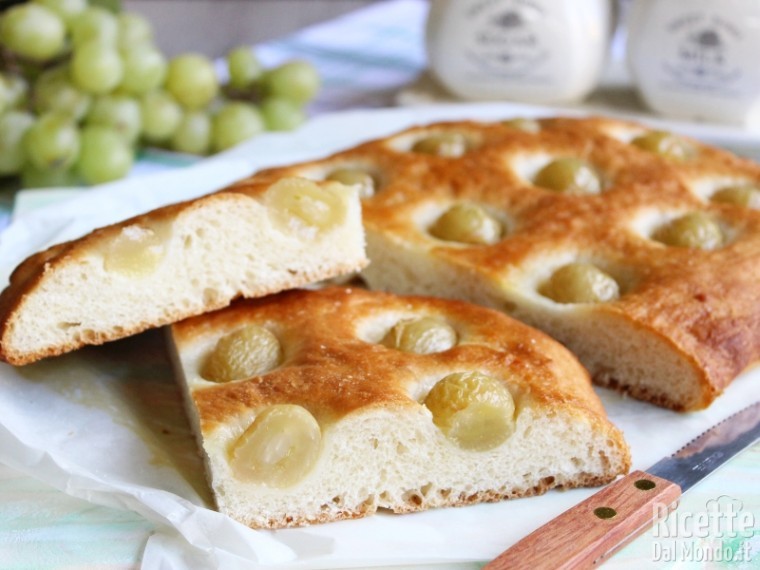 Ricetta focaccia dolce di uva bianca