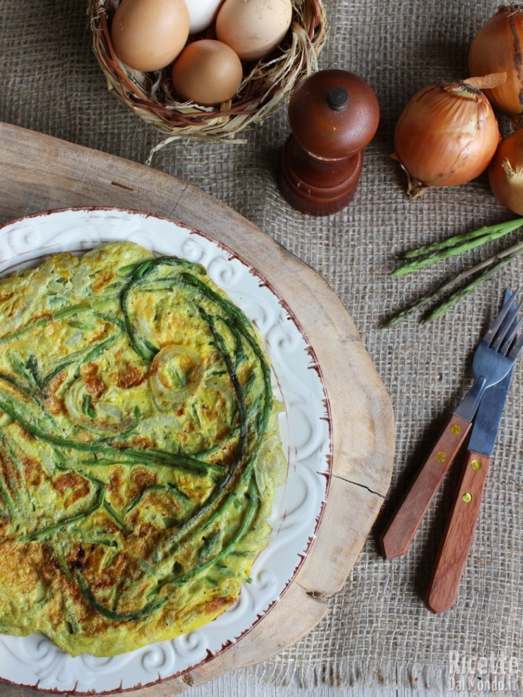 Come fare la frittata di asparagi selvatici e cipolle