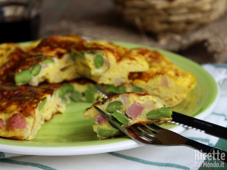 Frittata con fave e pancetta dolce