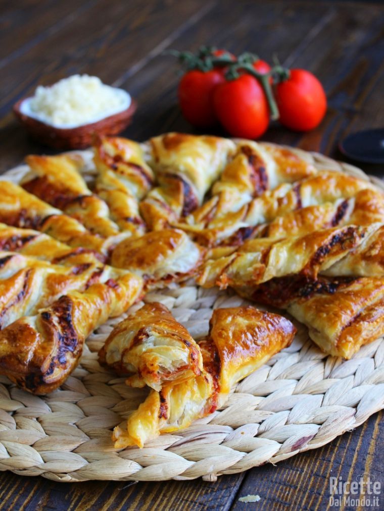 Fiore di pasta sfoglia al gusto pizza semplice