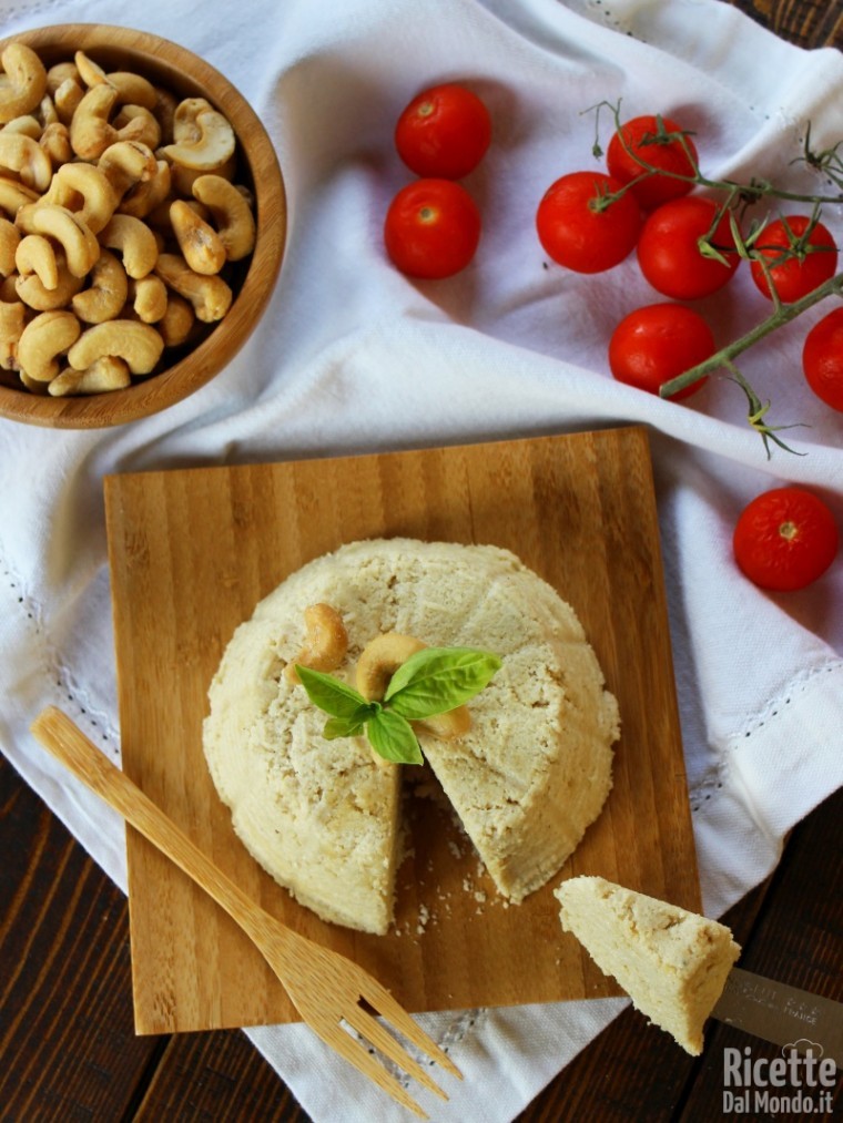 Formaggio vegano agli anacardi