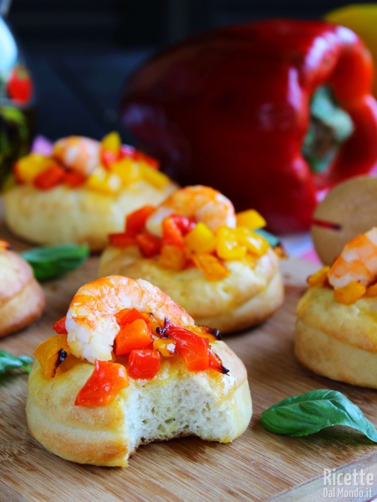 Ricetta semplice focaccine soffici con peperoni e gamberi