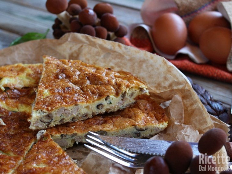 Semplice frittata di funghi chiodini e salsiccia