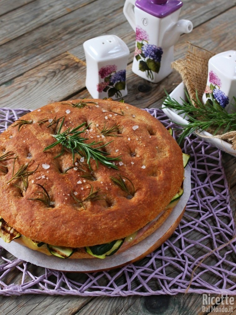 Come fare la focaccia integrale farcita