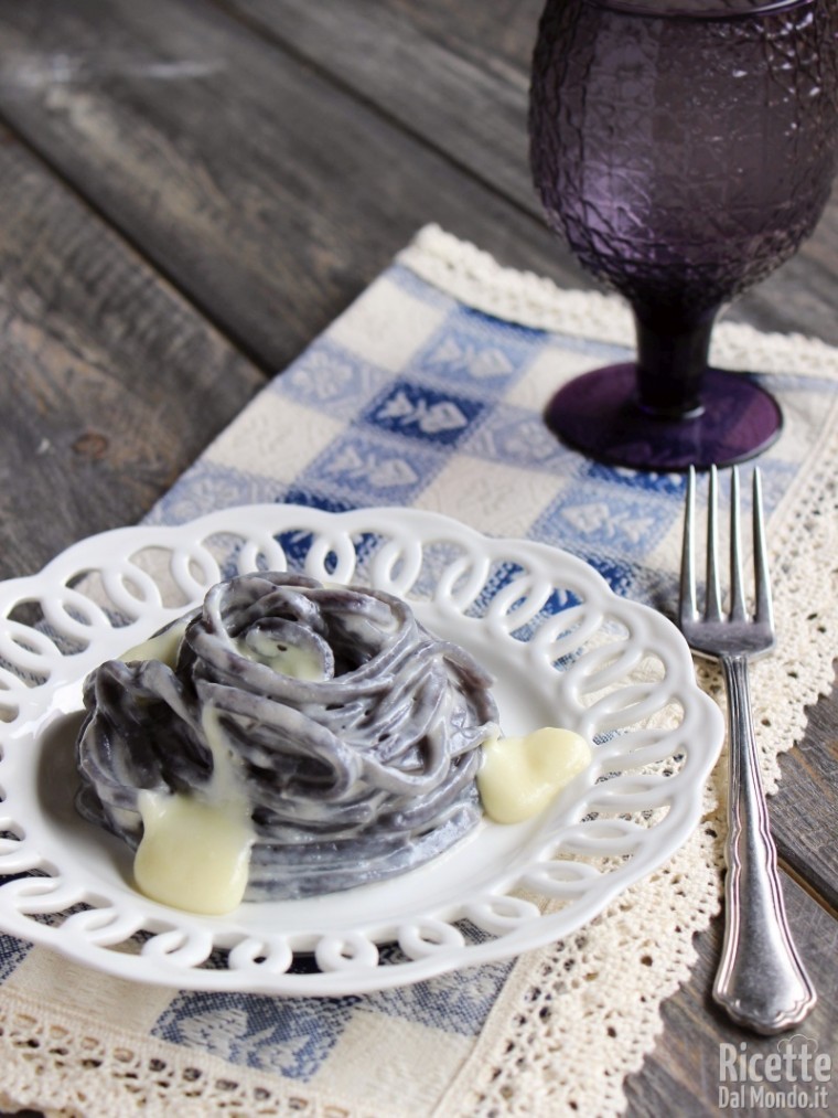 Come fare le fettuccine al taleggio