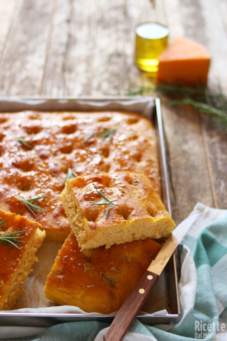 Come fare la focaccia alla zucca alta e soffice