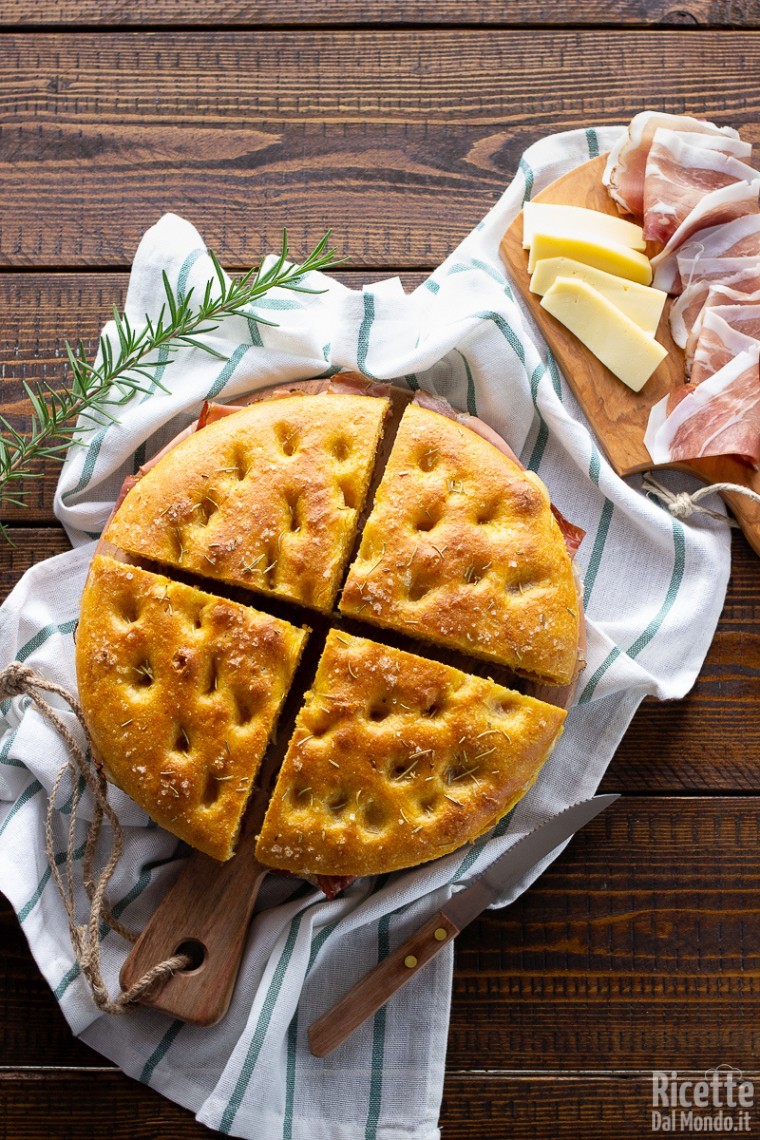 Ricetta focaccia alla zucca ripiena
