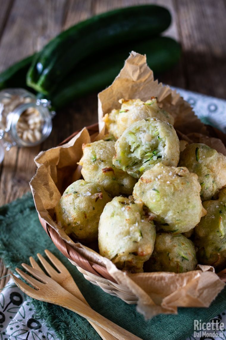 Come fare le frittelle di zucchine croccanti e gonfie