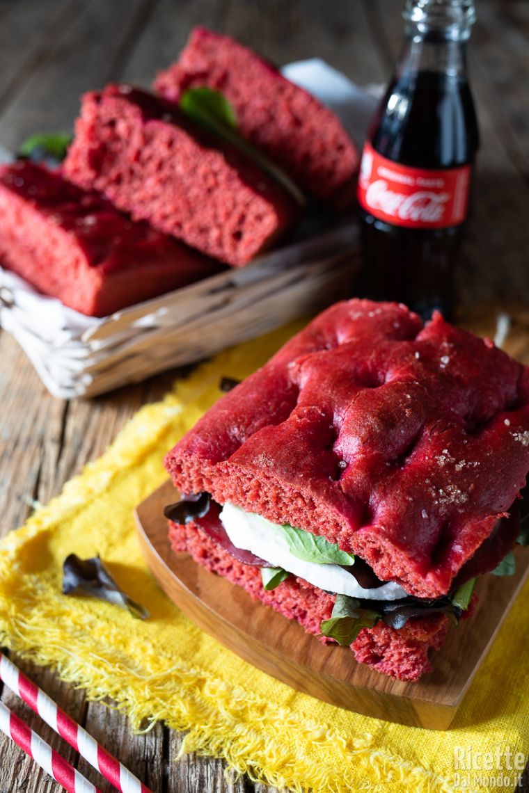 Come fare la focaccia alla barbabietola