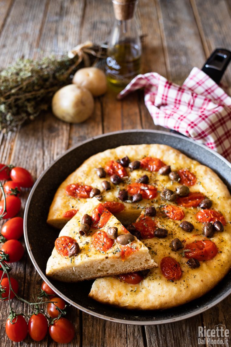Come fare la focaccia in padella morbidissima