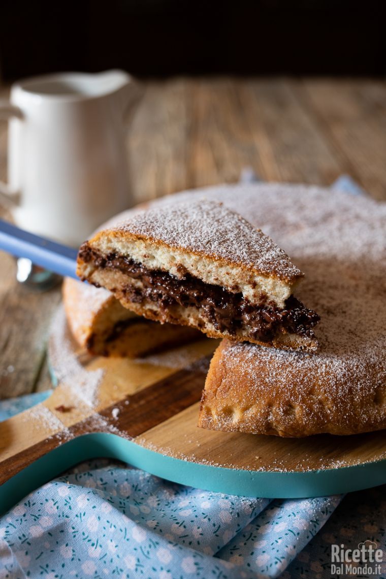 Focaccia dolce in padella farcita alla Nutella