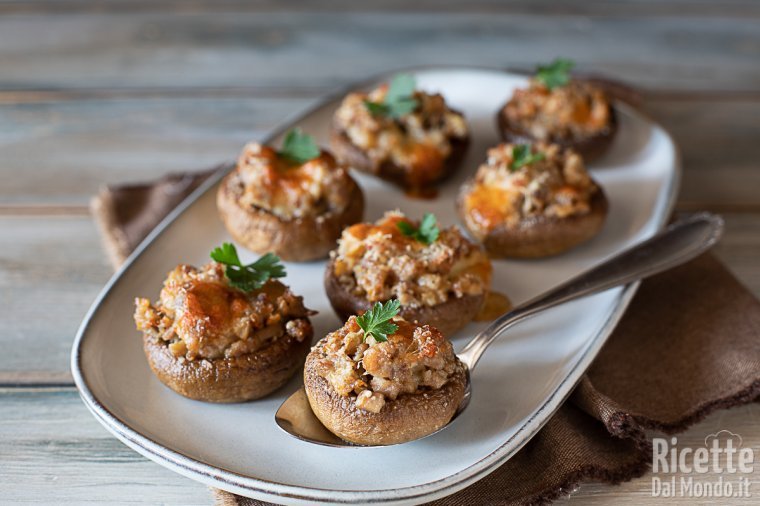 Funghi ripieni (La ricetta facile per farli al forno o in padella!)