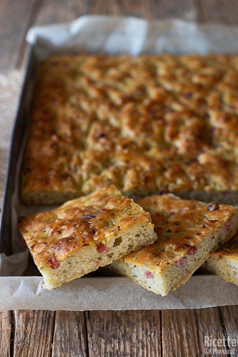 Ricetta focaccia di zucchine e speck