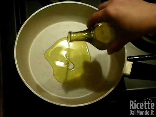 Gamberi con Carciofi - Mettere l'olio in padella