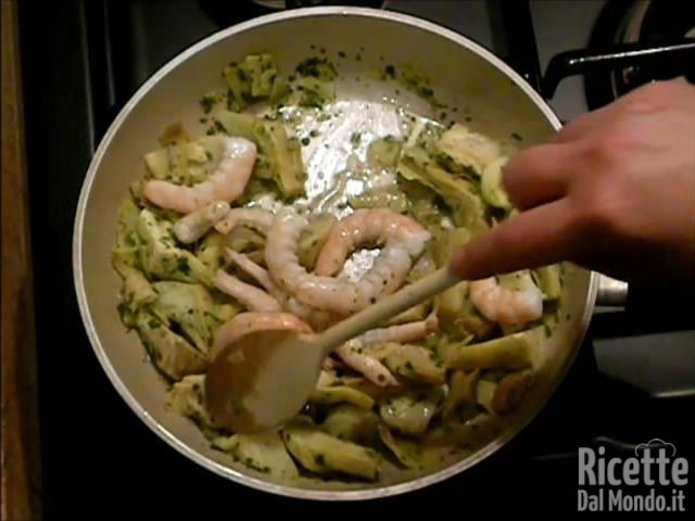 Gamberi con Carciofi - Unire i Gamberi