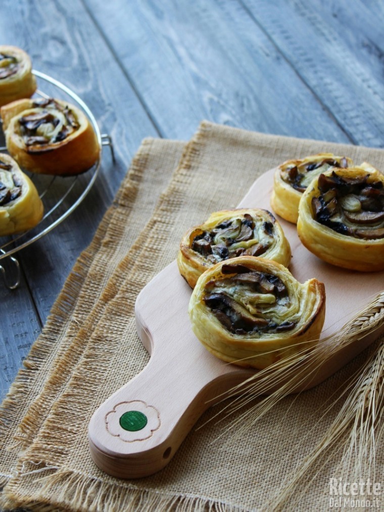 Come fare le girelle di sfoglia ai funghi