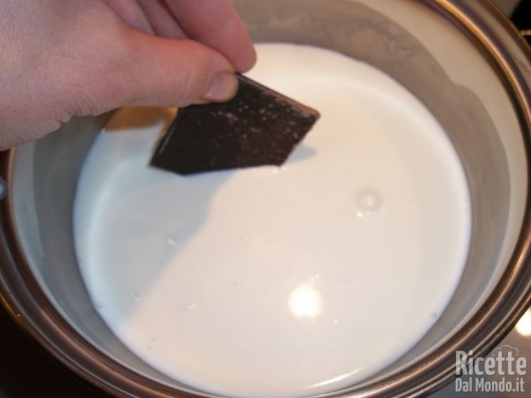 Aggiungere il cioccolato fondente