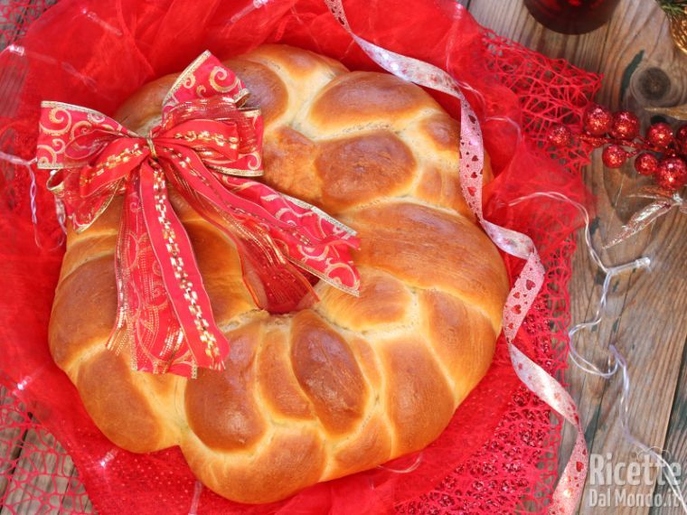 Ricetta Ghirlanda di pane morbido di Natale