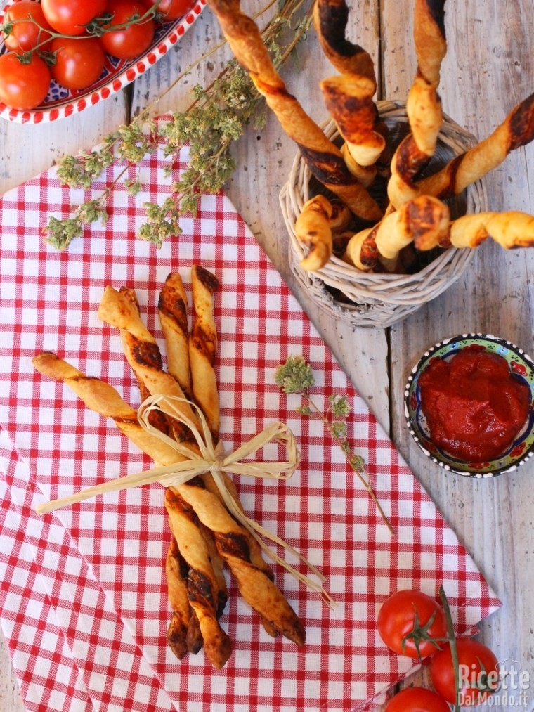 Come fare i grissini veloci di pasta sfoglia