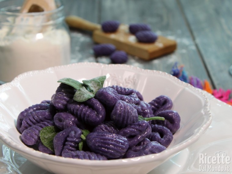 Ricetta Gnocchi di patate viola con burro e salvia