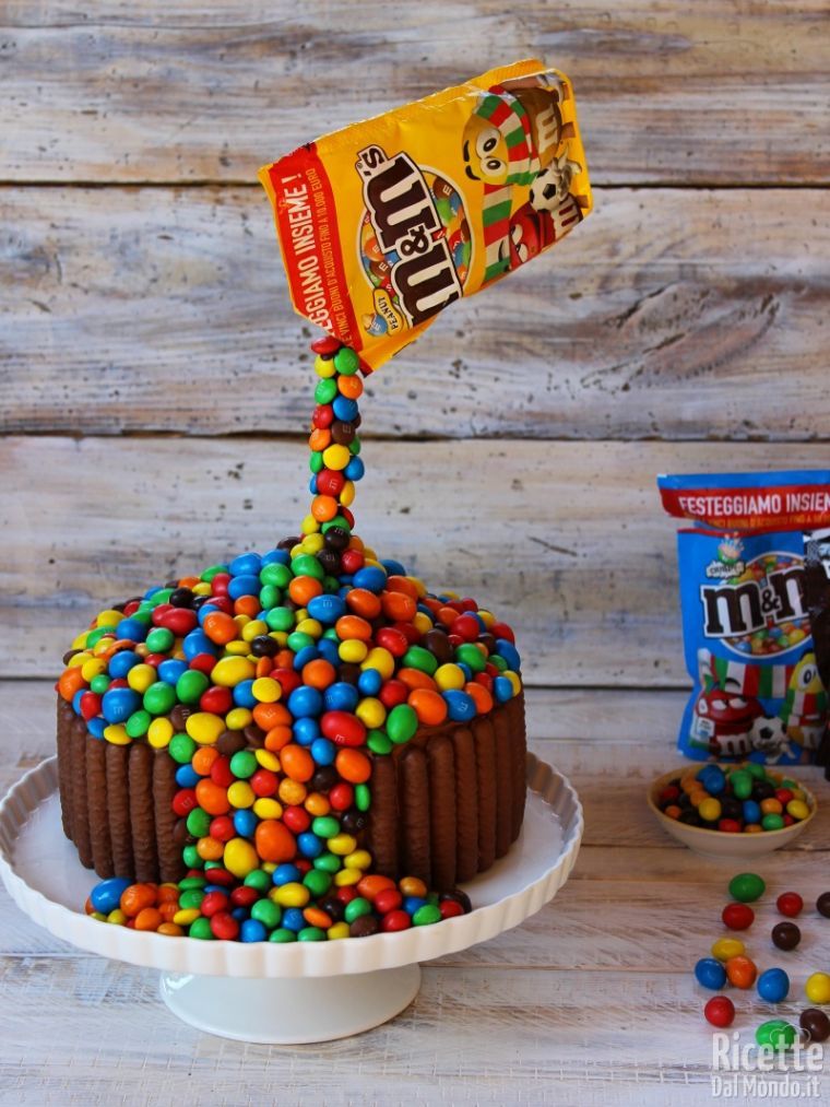 Come fare la Gravity cake con m&m's