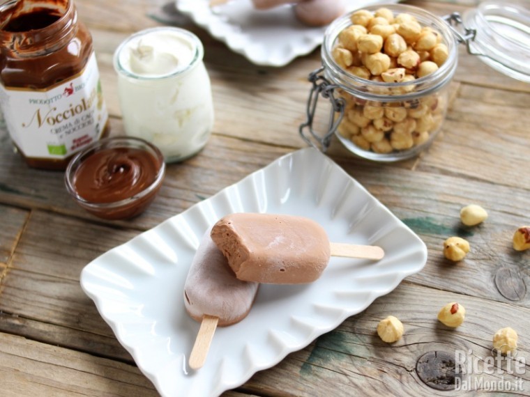 ghiacciolo gelato con yogurt e Nocciolata freddo