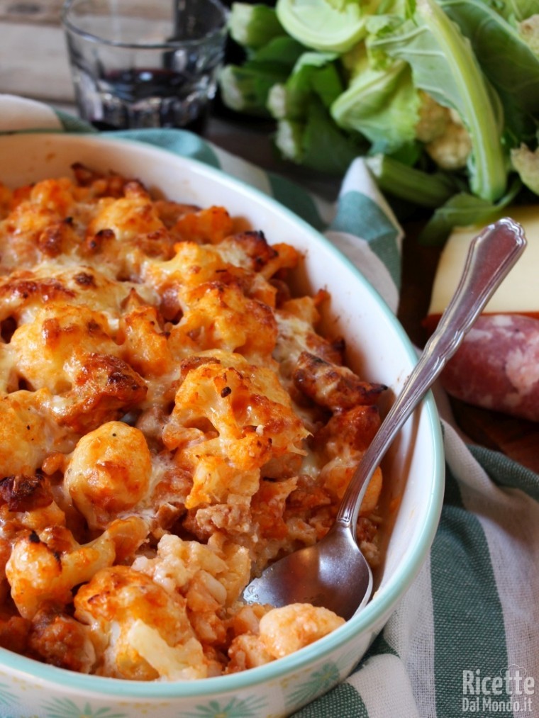 Come fare il gratin di cavolfiore e salsiccia