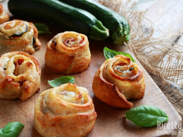 Ricetta girelle di pizza con zucchine e bacon