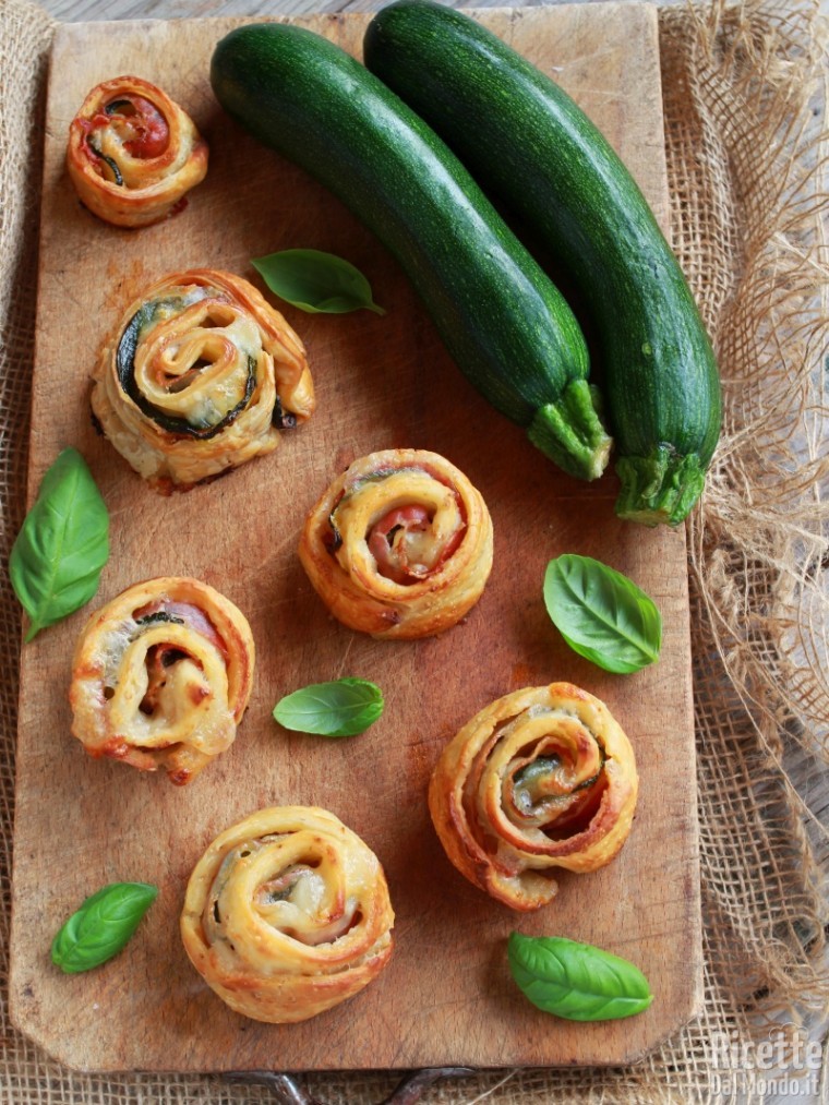Come fare le girelle di pizza con zucchine e bacon