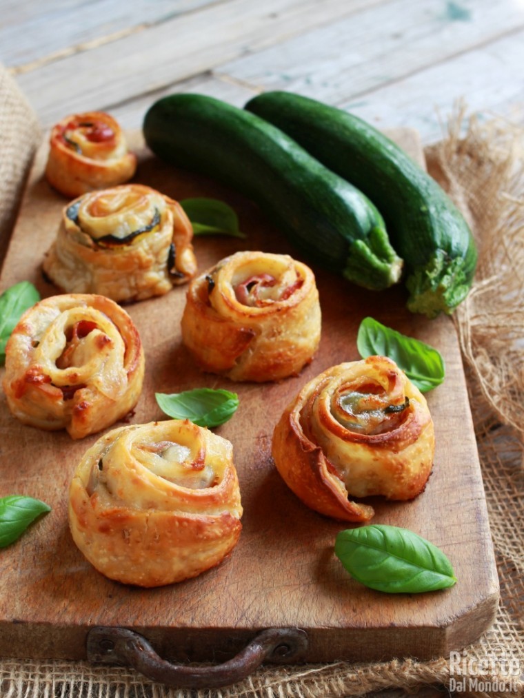 Girelle di pizza con zucchine e bacon, fingerfood