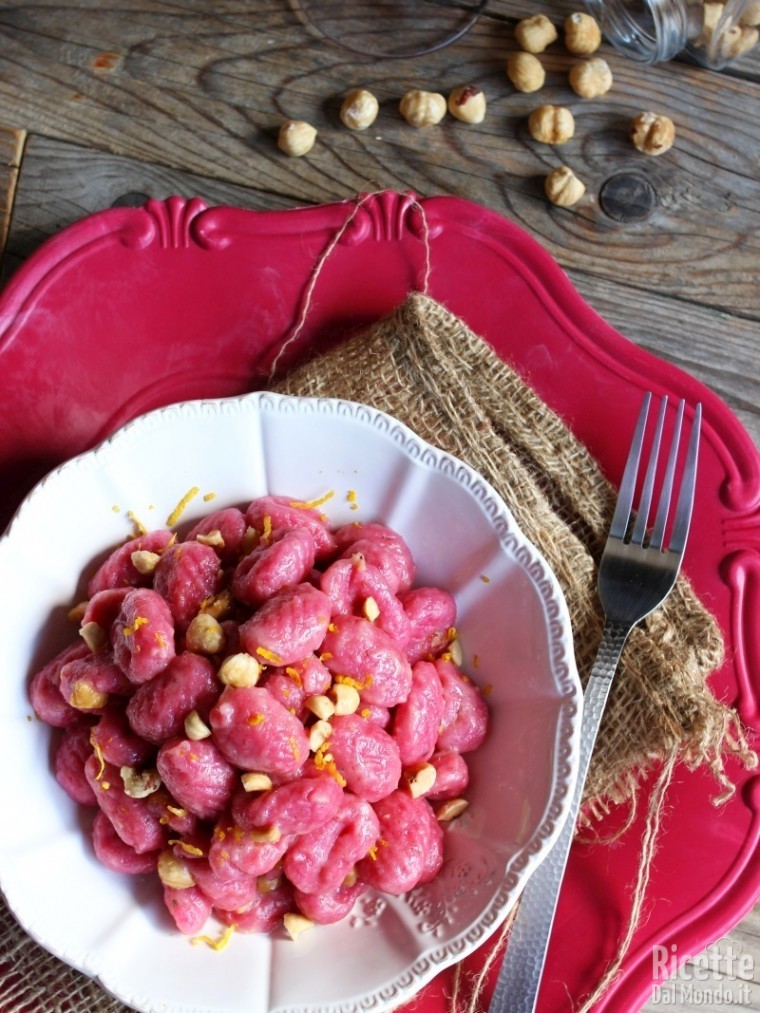 Come fare gli gnocchi di barbabietola e patate