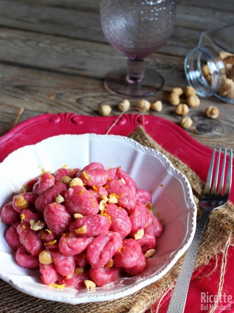 Semplici gnocchi di barbabietola e patate