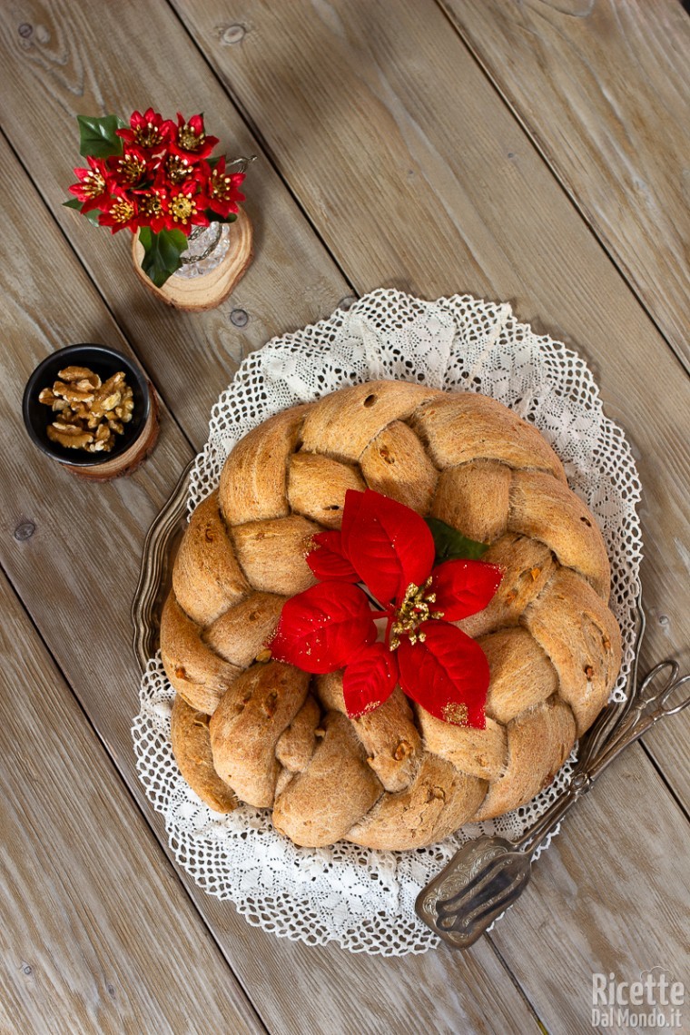 Ricetta ghirlanda di pane integrale con noci e parmigiano
