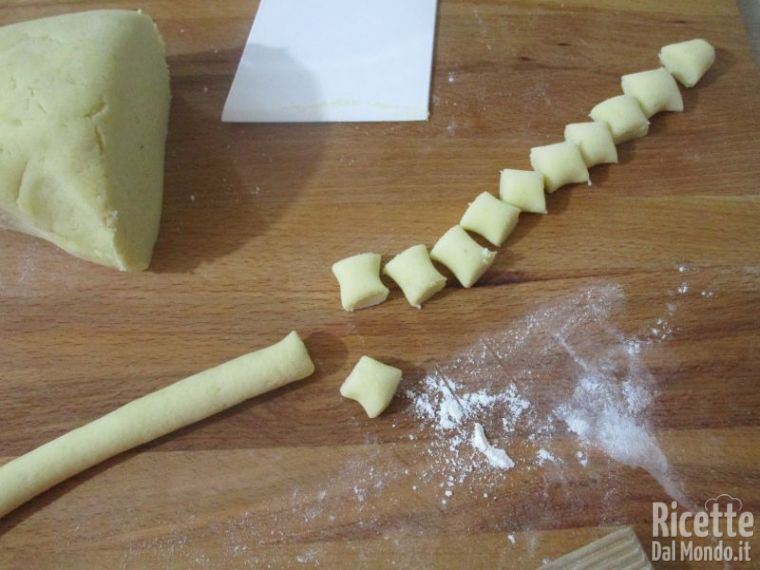 Tagliare l'impasto