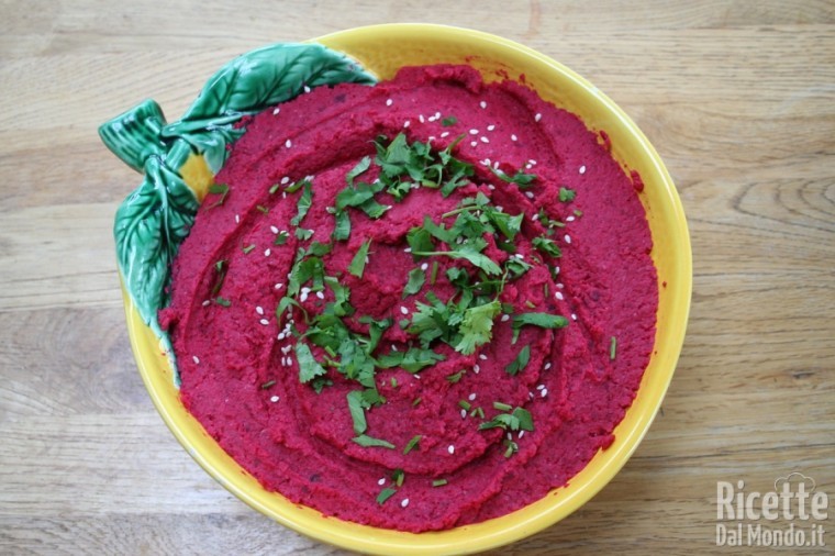 Hummus di barbabietola