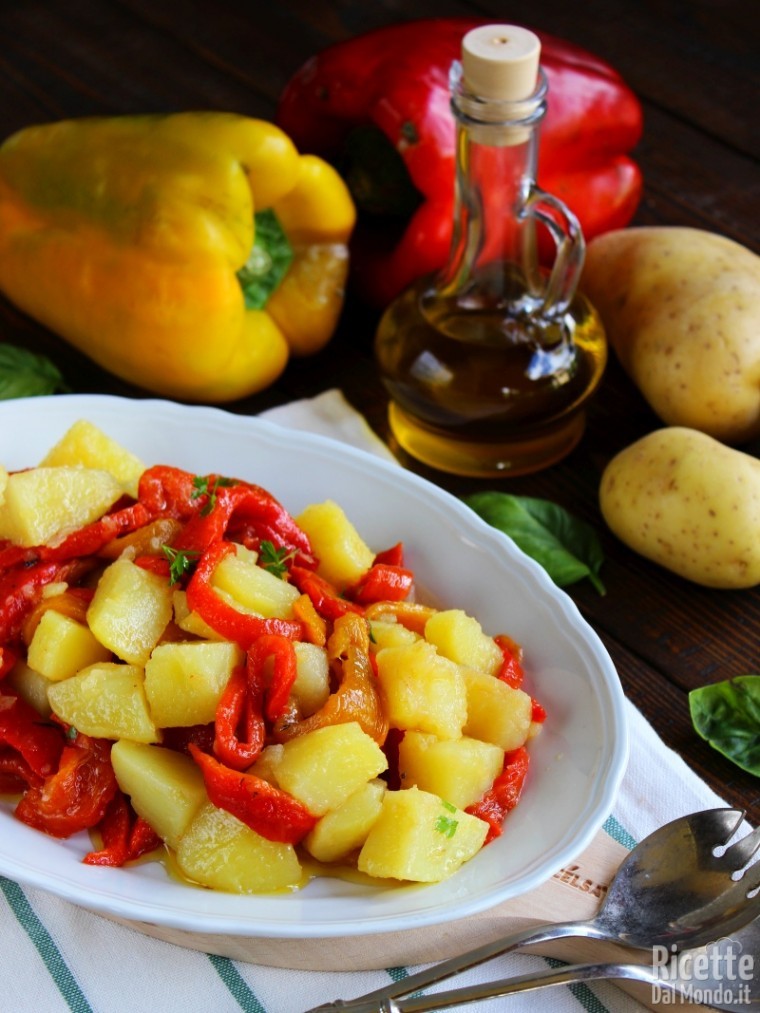 Come fare l'insalata di patate e peperoni