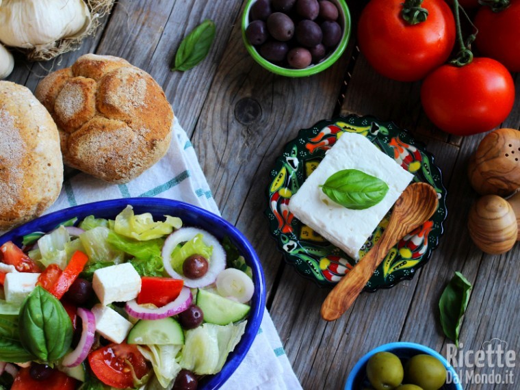 Ricetta Insalata greca (insalata horiatiki)