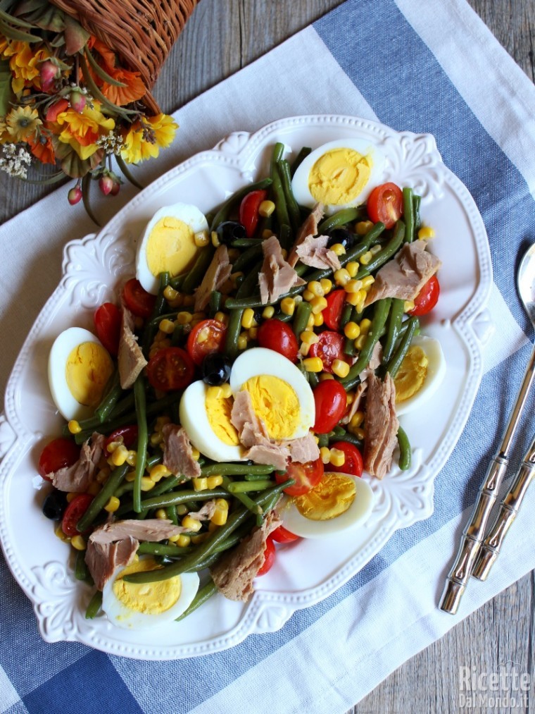 Insalata di fagiolini, tonno e uova estiva
