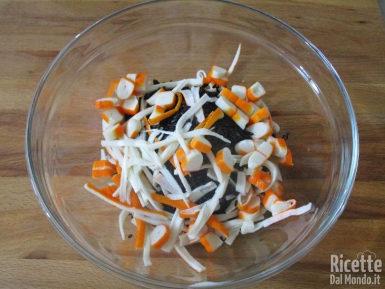 Tagliare il surimi