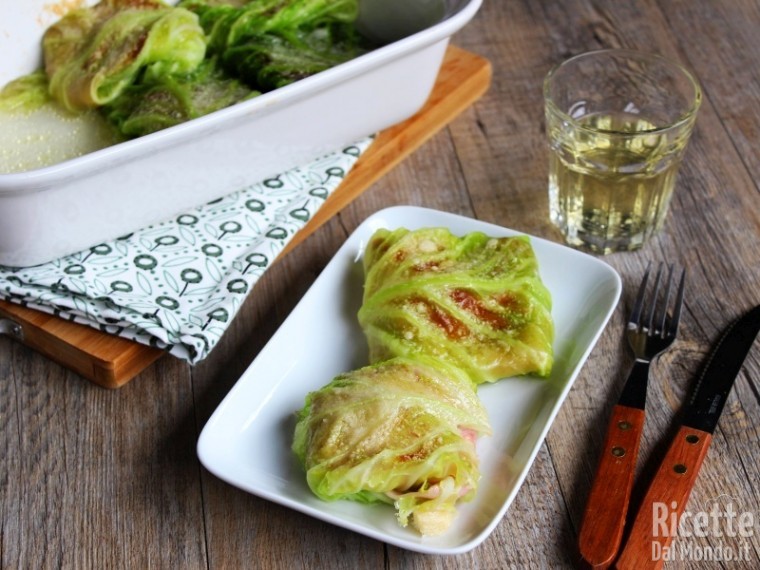 Involtini di verza con prosciutto e fontina al forno