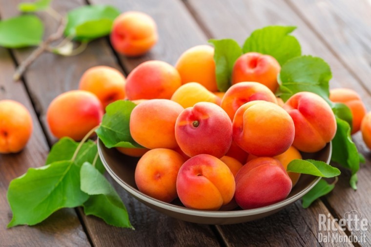 Frutta e verdura colorata: arancione