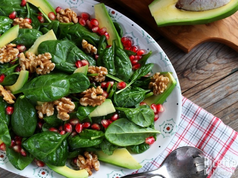 Ricetta insalata di spinacini con avocado e melagrana