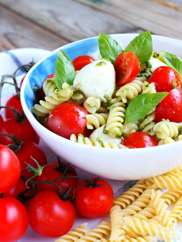 Come fare l'insalata di pasta caprese
